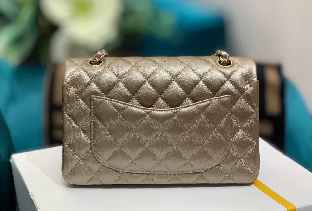 Chanel - Маленькая сумка из телячьей кожи с шариковым узором - CF - Металлический золотистый цвет - 23 см