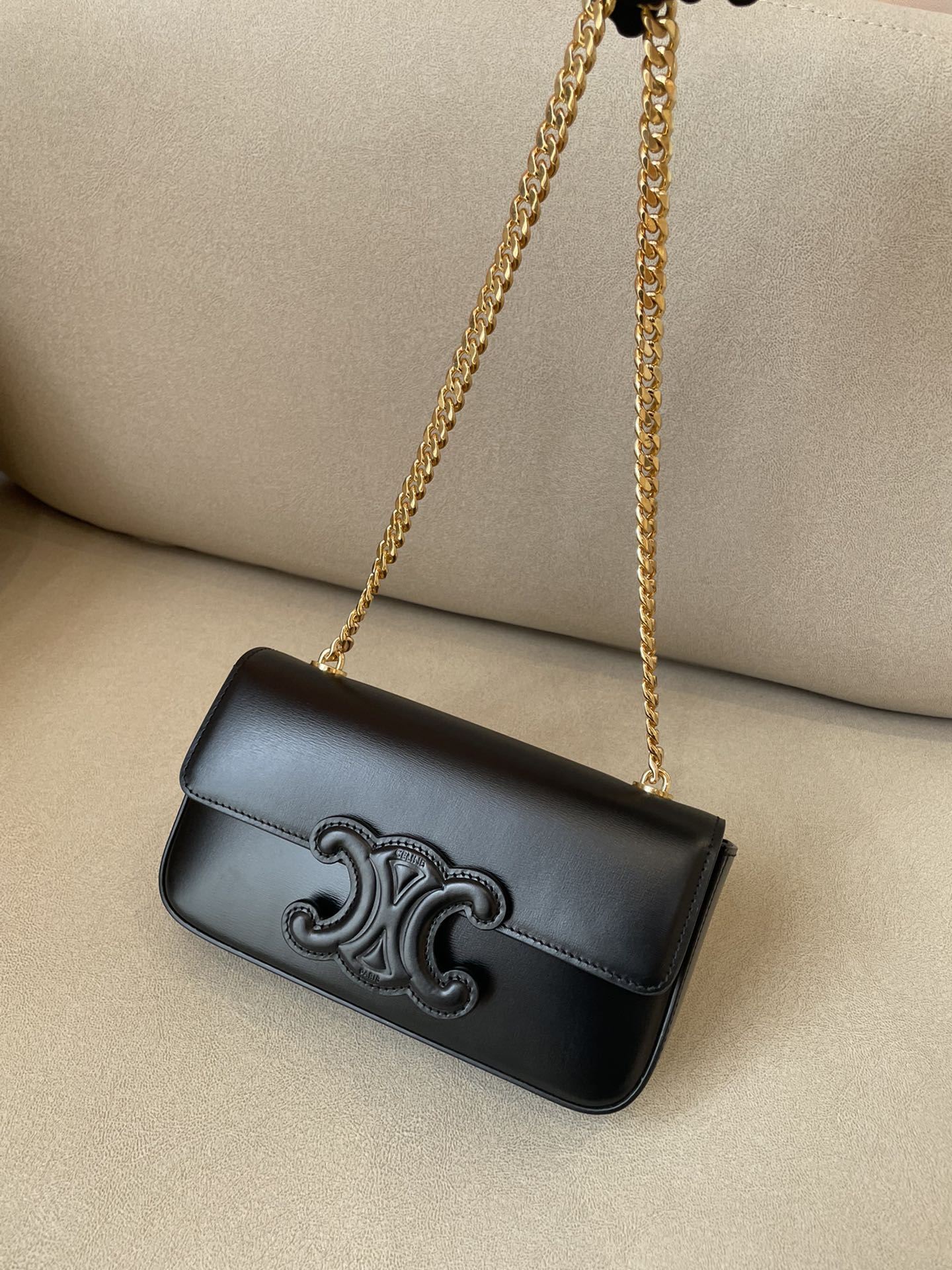 Сумка Celine Triomphe с цепочкой и логотипом, из телячьей кожи - 1 шт.