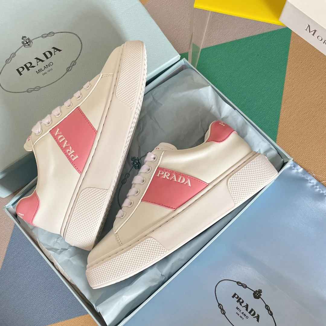 Prada, коллекция ?Ранняя весна 2022? — повседневные туфли на платформе — 13