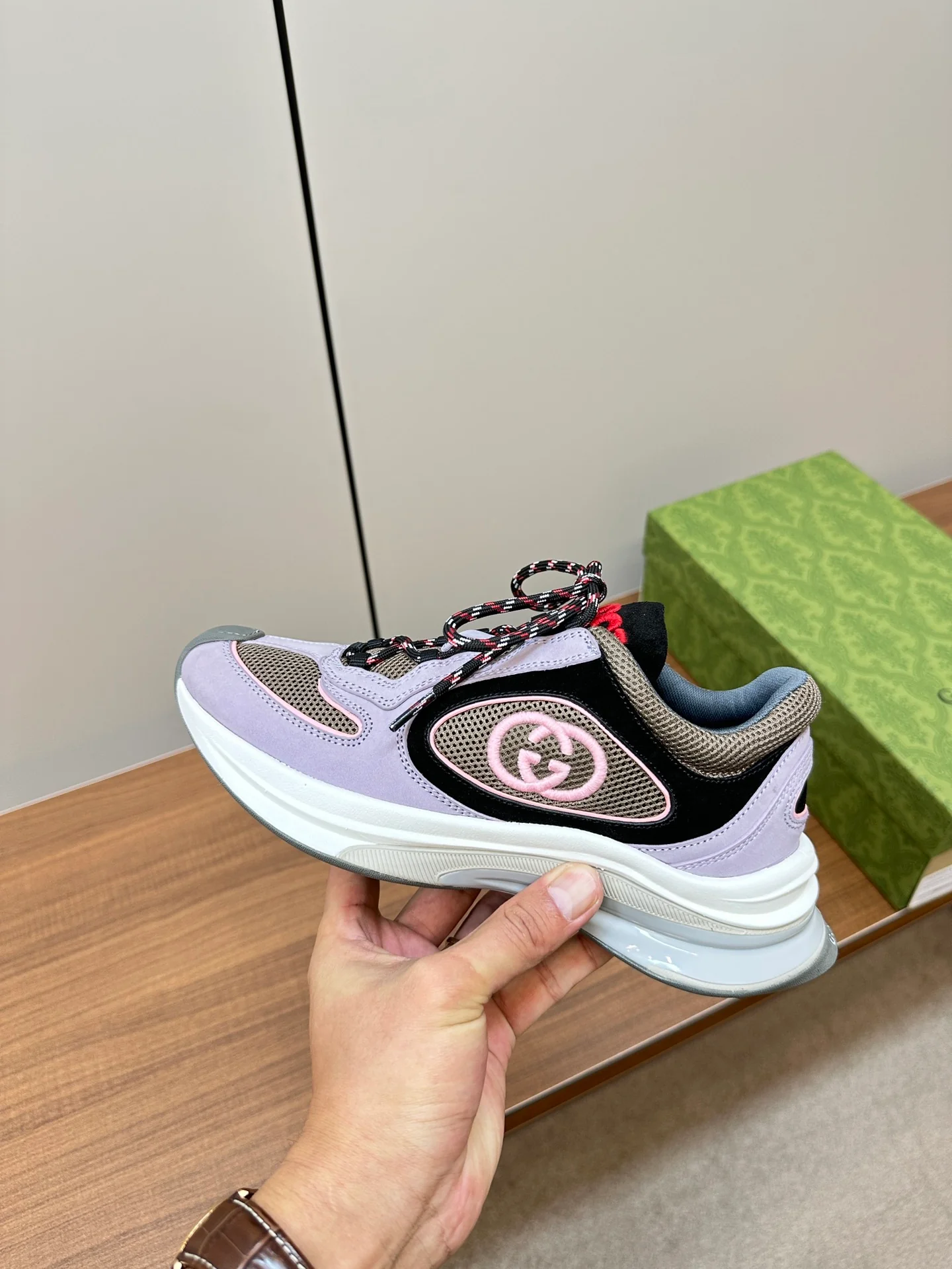 Новинка осенне-зимней коллекции Gucci 2023 — Кроссовки из однотонного вязаного кроя — Унисекс — Лилово-фиолетовый