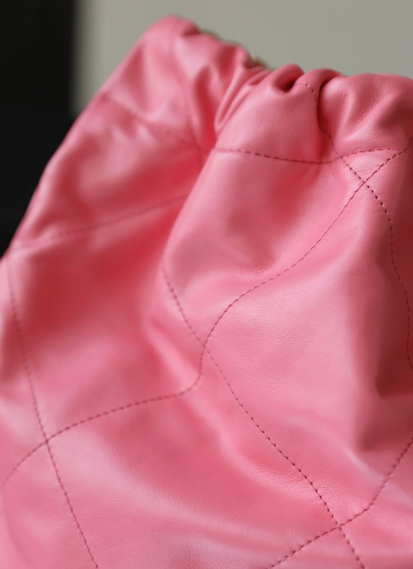 Сумка Chanel 22 - кораллово-красная