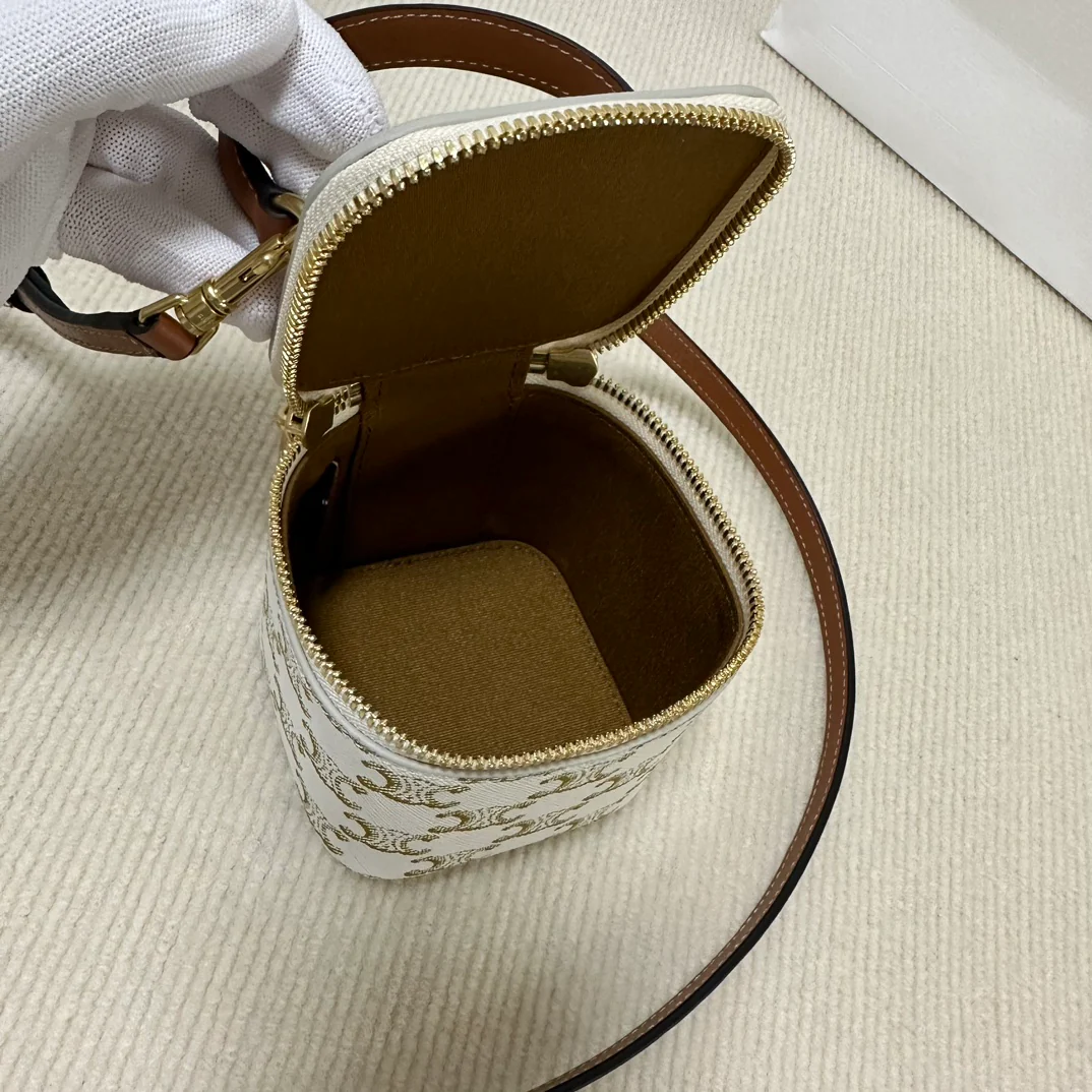 Сумка-коробка Celine с монограммой - белая