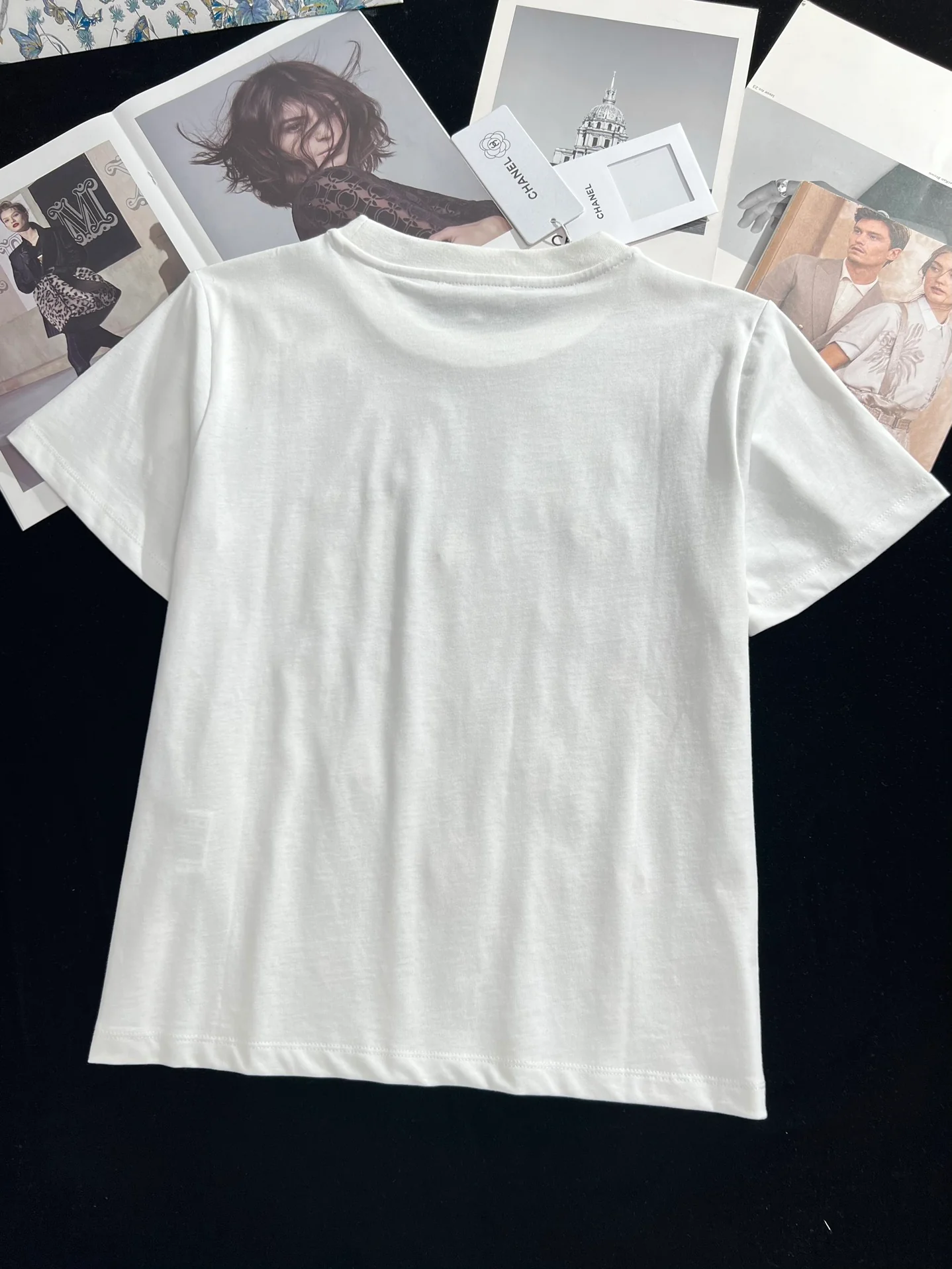 Chanel 2403 - Высококачественная работа, узор из пайеток в виде четырехлистного клевера, художественная хлопковая футболка с круглым вырезом - белая