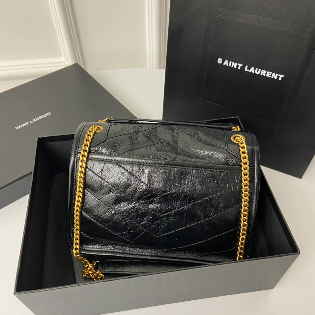 YSL Niki Baby 22 см, кожаный ремешок, черный, с золотой цепочкой