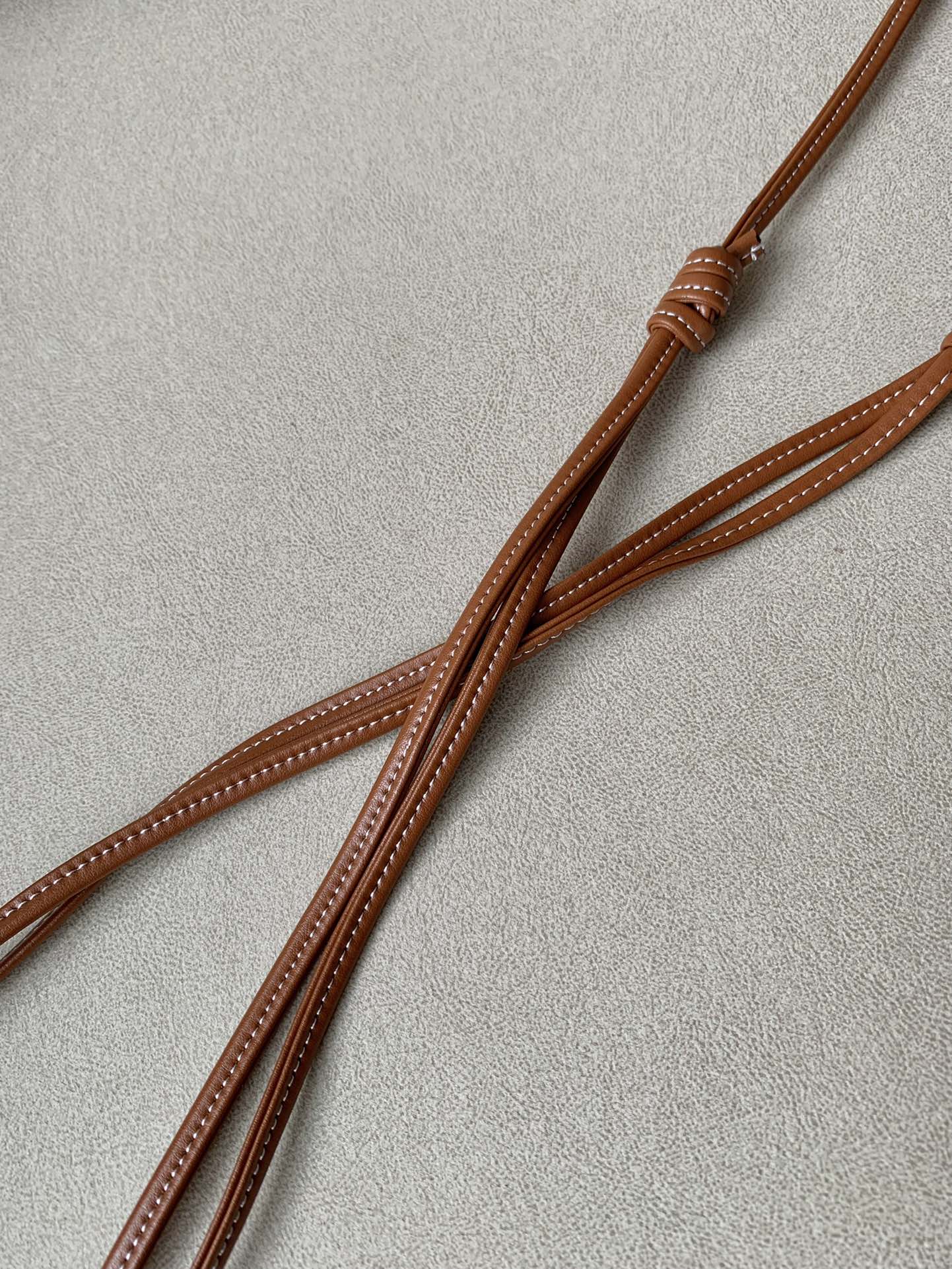 Celine 标志印花羊皮革翻盖手机包