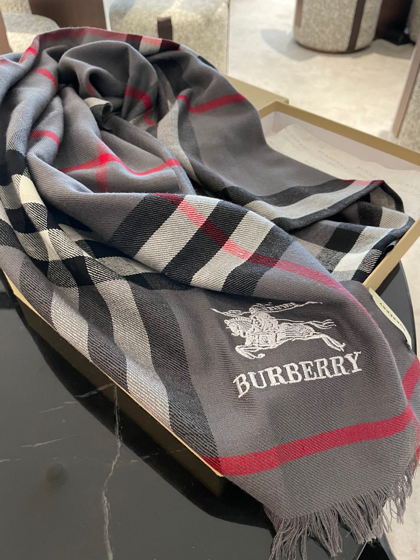 Шерстяной шарф Burberry в клетку - 70 см - 200 см - серый