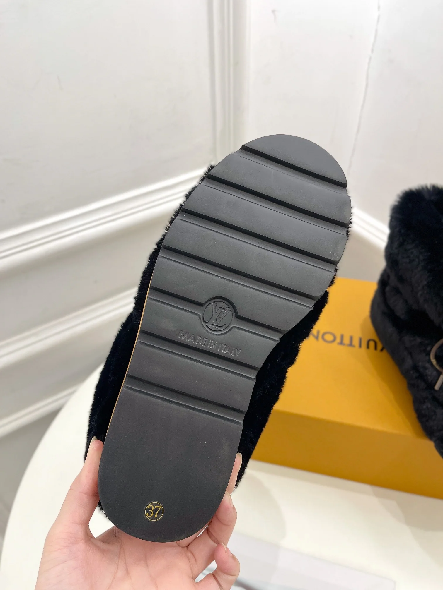 LV - Новинка сезона осень/зима 2022 - Пуховые сапоги с мехом