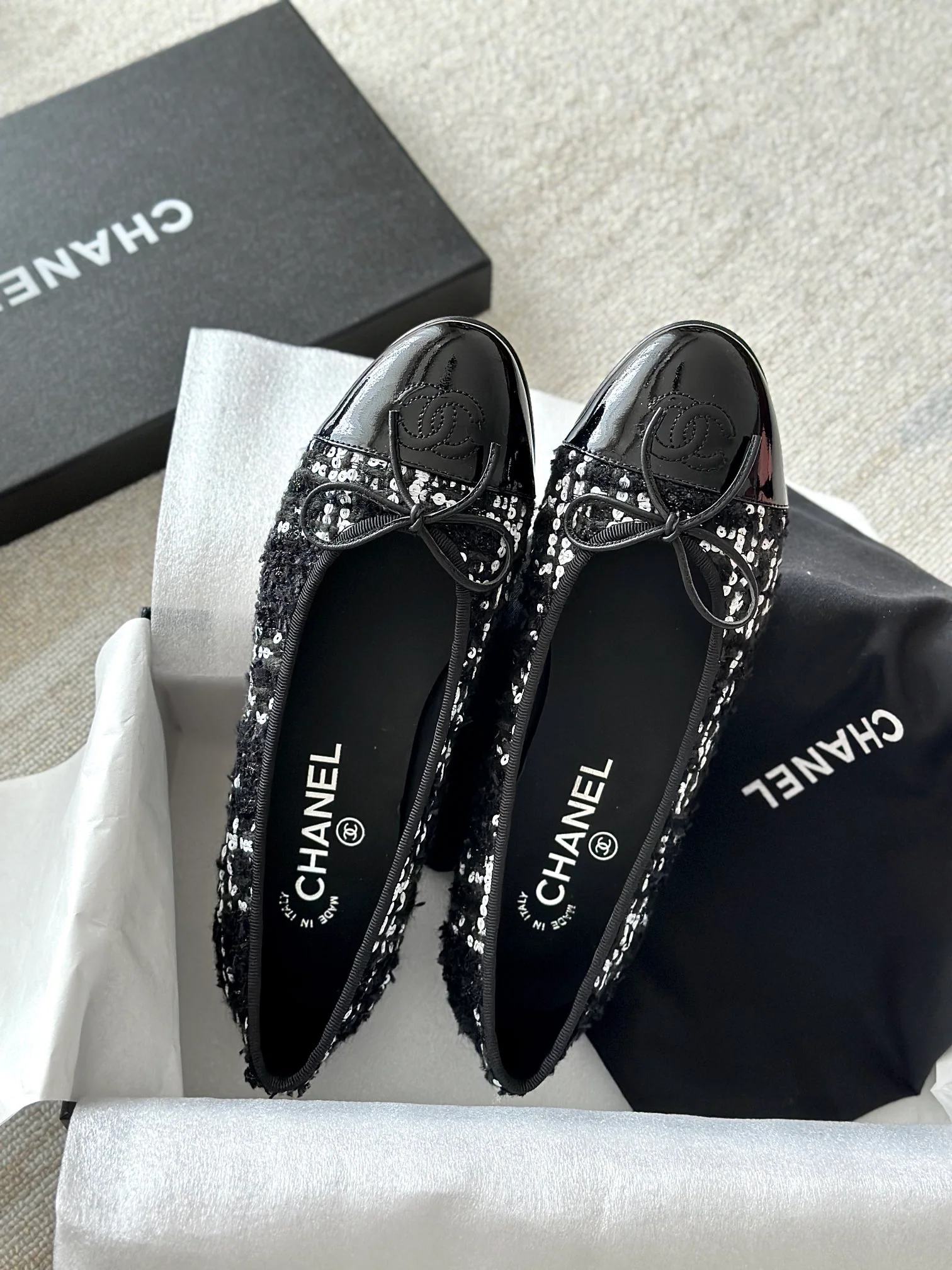 Новинка Chanel 2023 года - Классические балетки в твидовом стиле