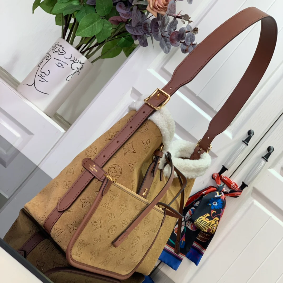Сумка LV Carryall Small Handbag цвета хаки