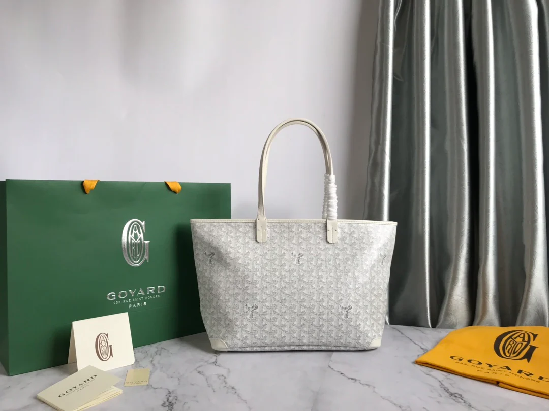 Маленькая сумка-тоут Goyard на молнии - белая.