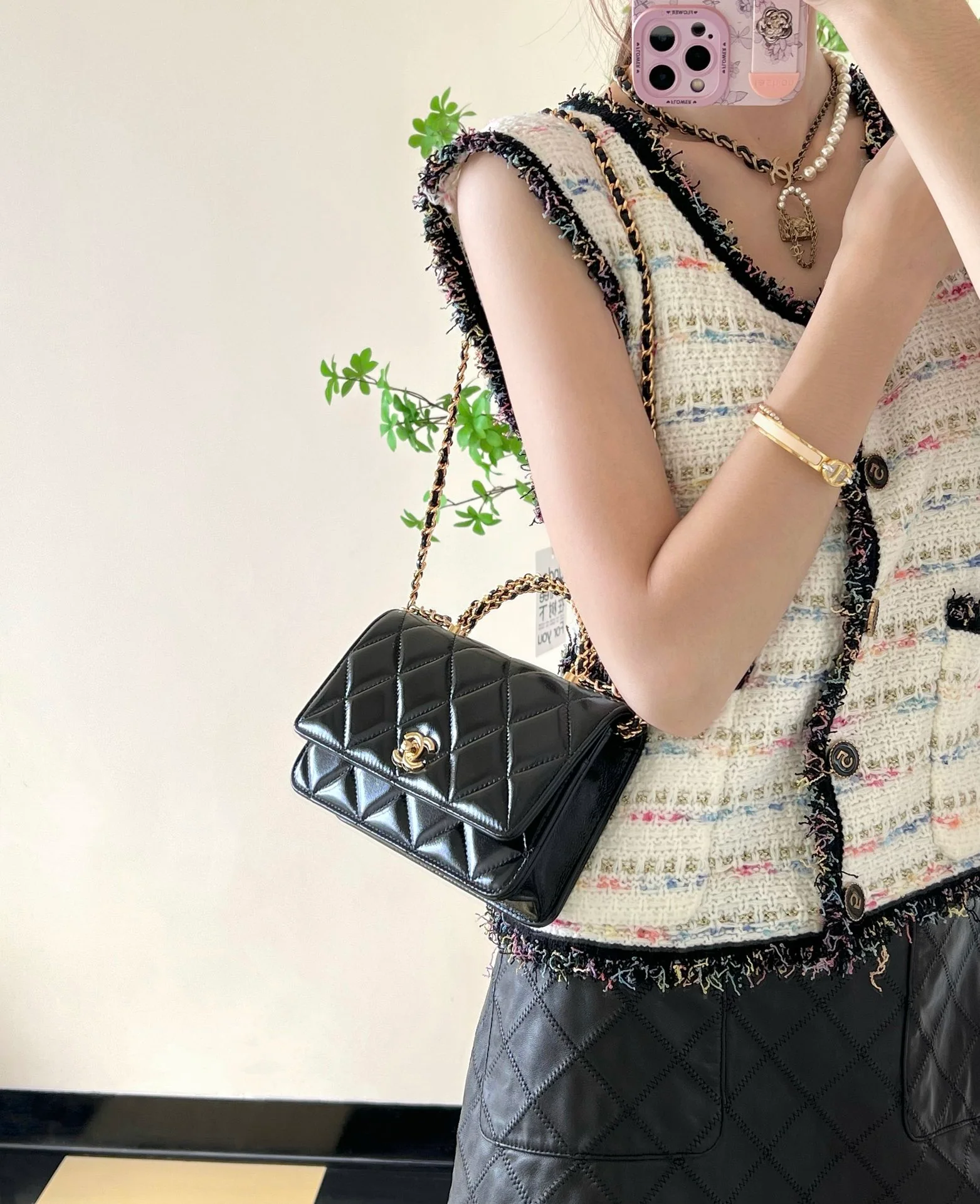 Сумка Chanel на цепочке с петлевой ручкой - WOC - Черная