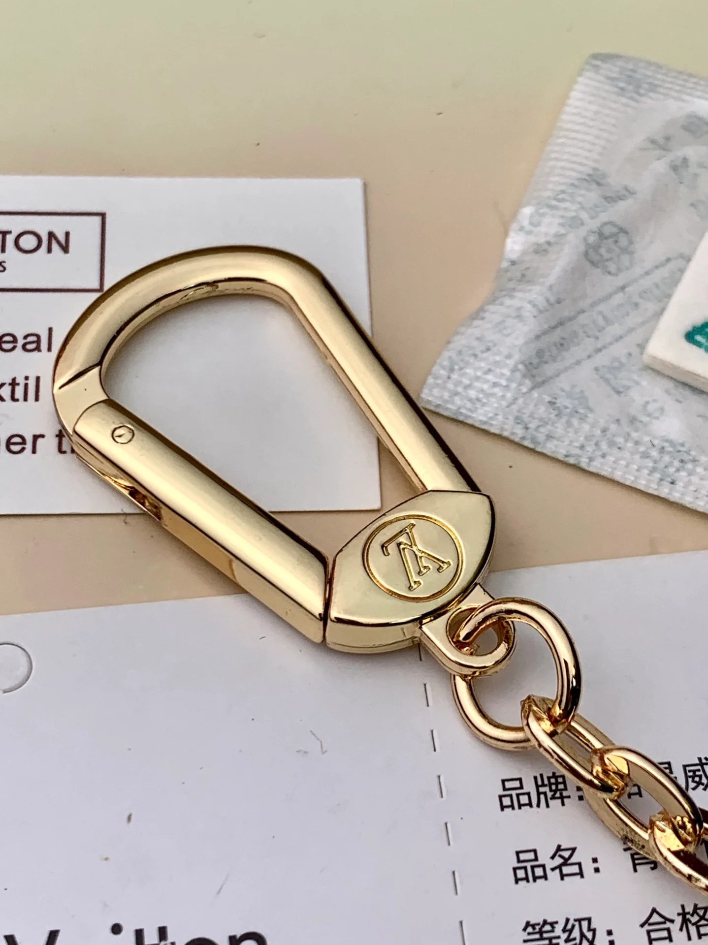 LV-m83612-Усовершенствованный брелок Noa с тиснением, черный