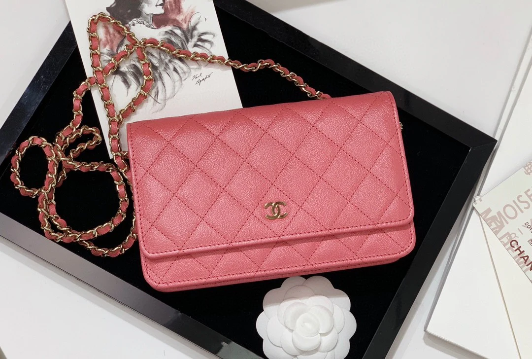 Пряжка Chanel WOC с узором ?Кунжут? из светлого золота