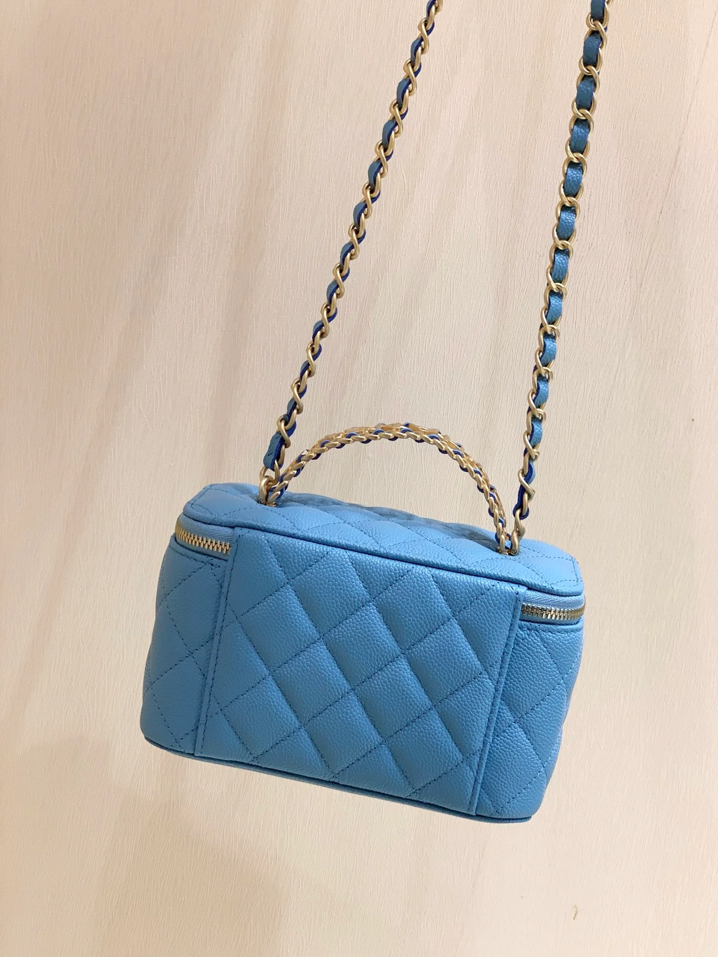 Весенне-летняя коллекция Chanel - Браслет с буквой - Квадратная коробка - Синий