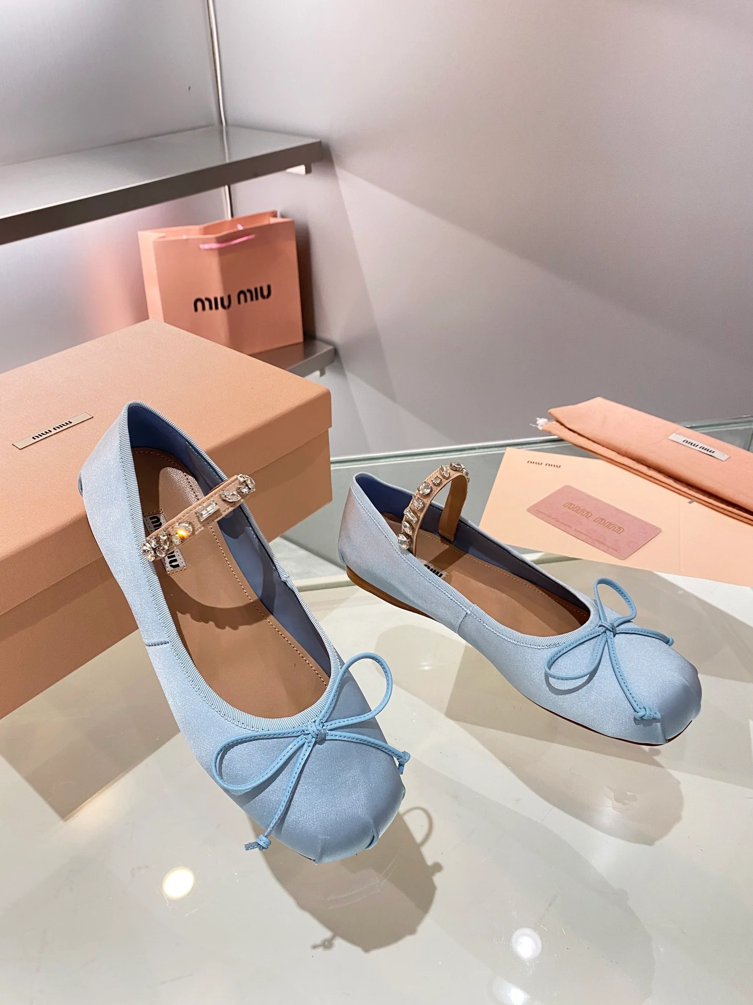 Новые поступления коллекции Miu Miu осень/зима 2023 — Балетки — Светло-голубые