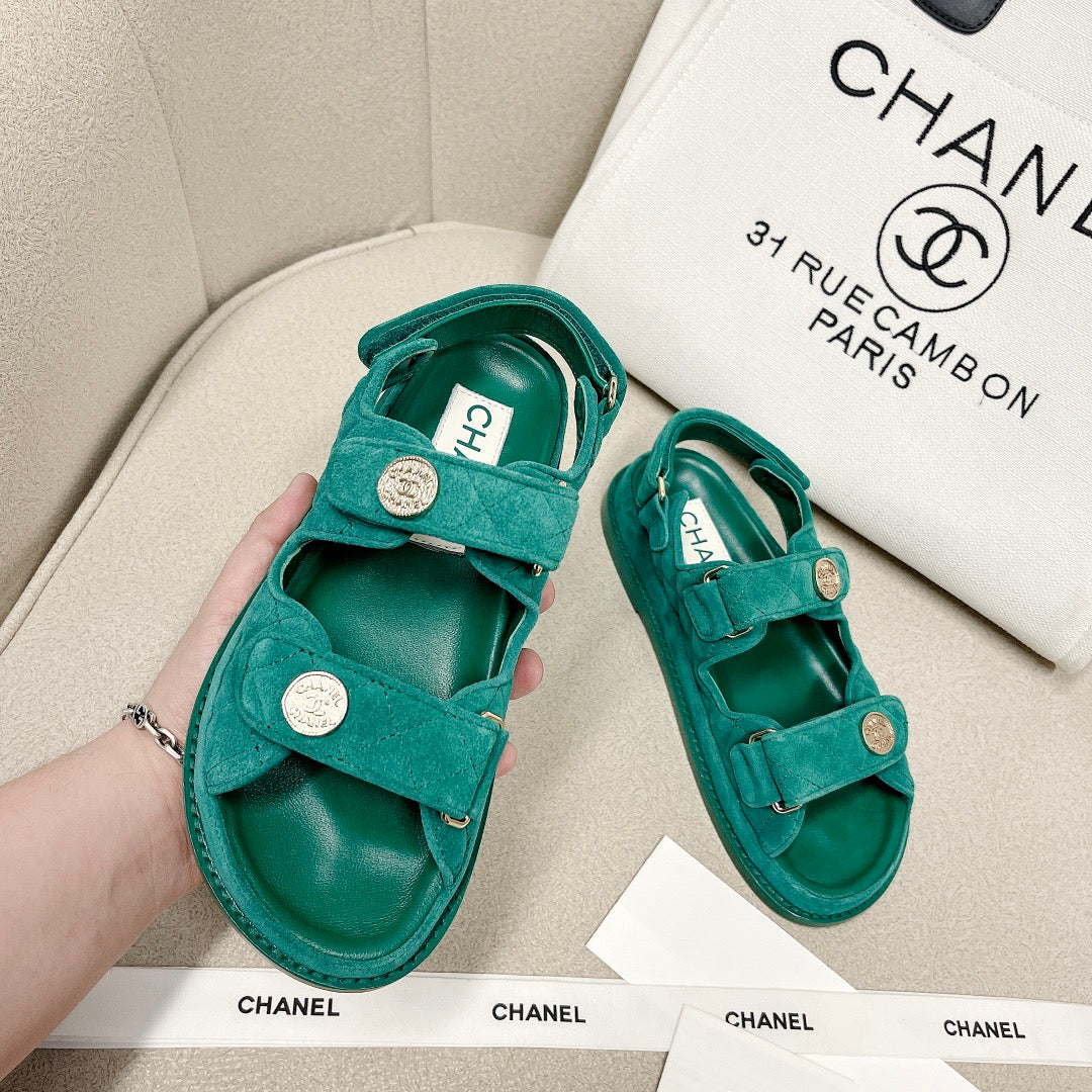 Chanel - Зеленые кожаные сандалии в клетку