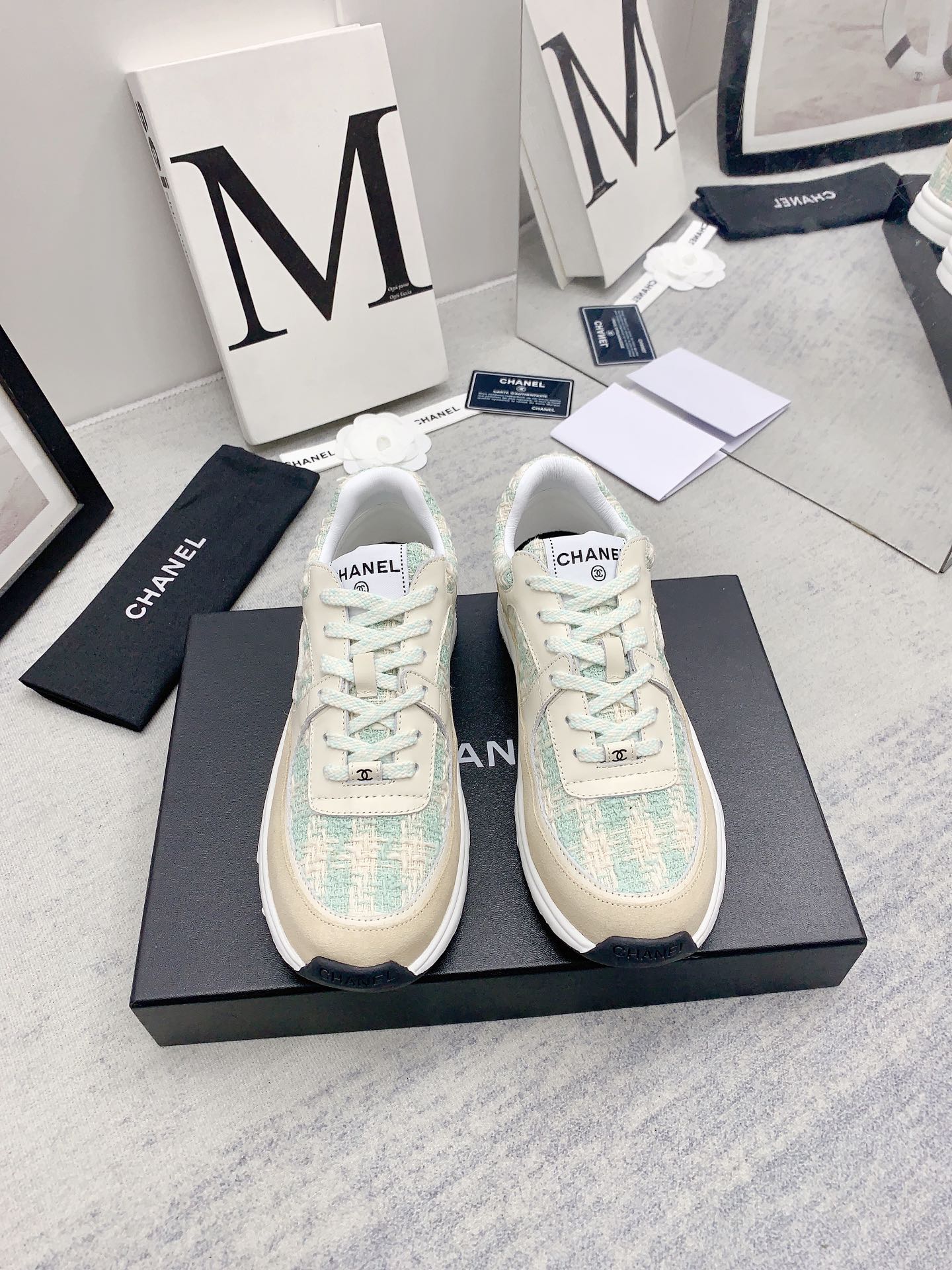 Chanel - Твидовые кроссовки в стиле пэчворк - Повседневные кроссовки - Зеленые