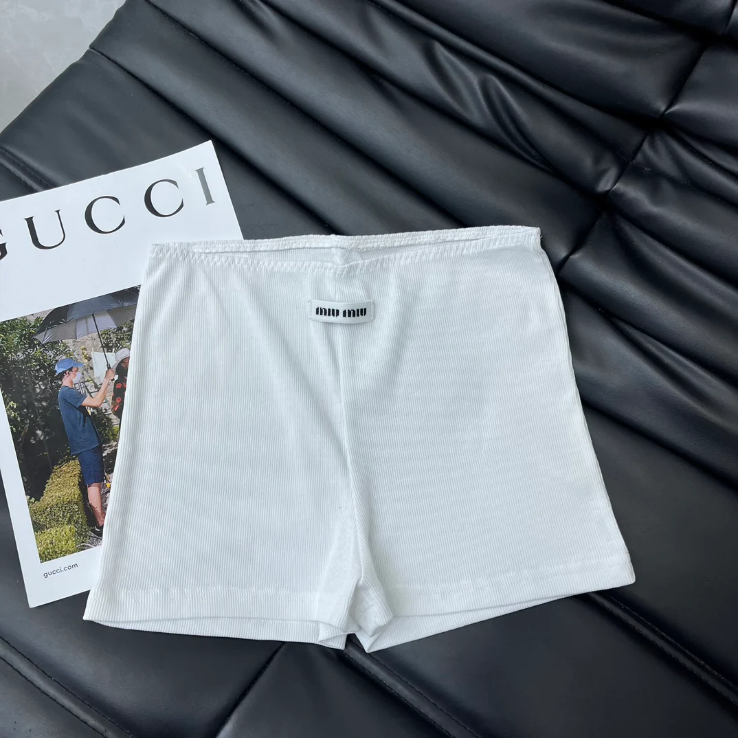 Miu Miu - 2404-24 Новинка: Комплект из двух предметов: шорты и пояс из оленьей кожи с лоскутным узором