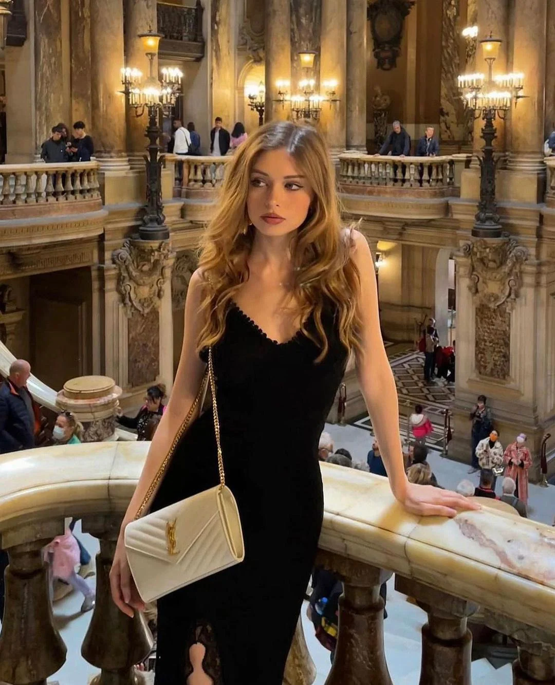 Часы YSL Monogram Caviar WOC — кремово-белые с золотой пряжкой — 22 см