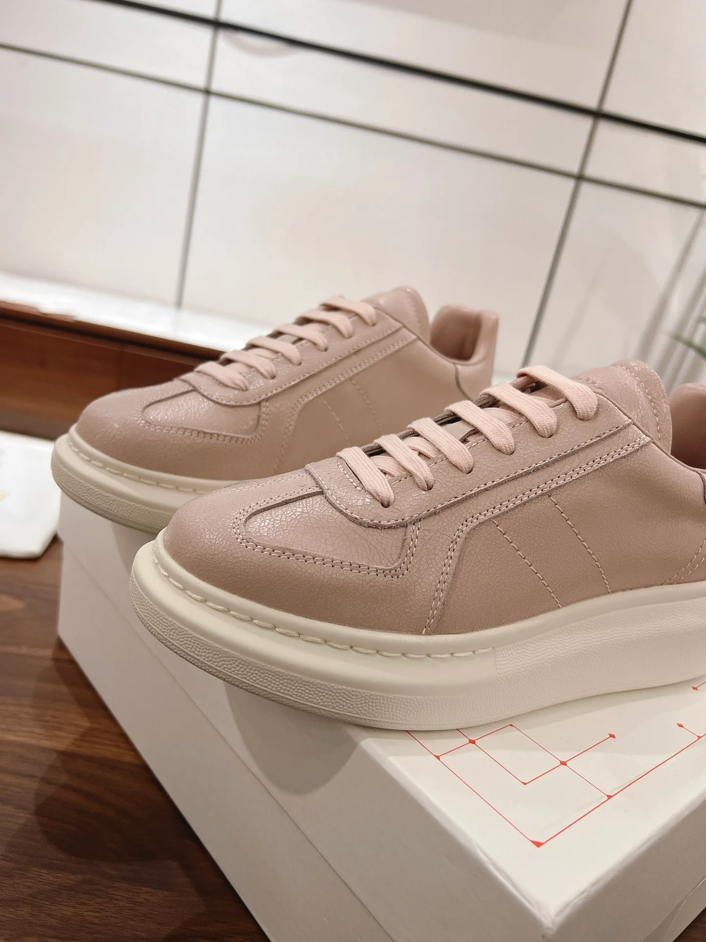 Скейтбордные кроссовки McQueen 2024 — розовые