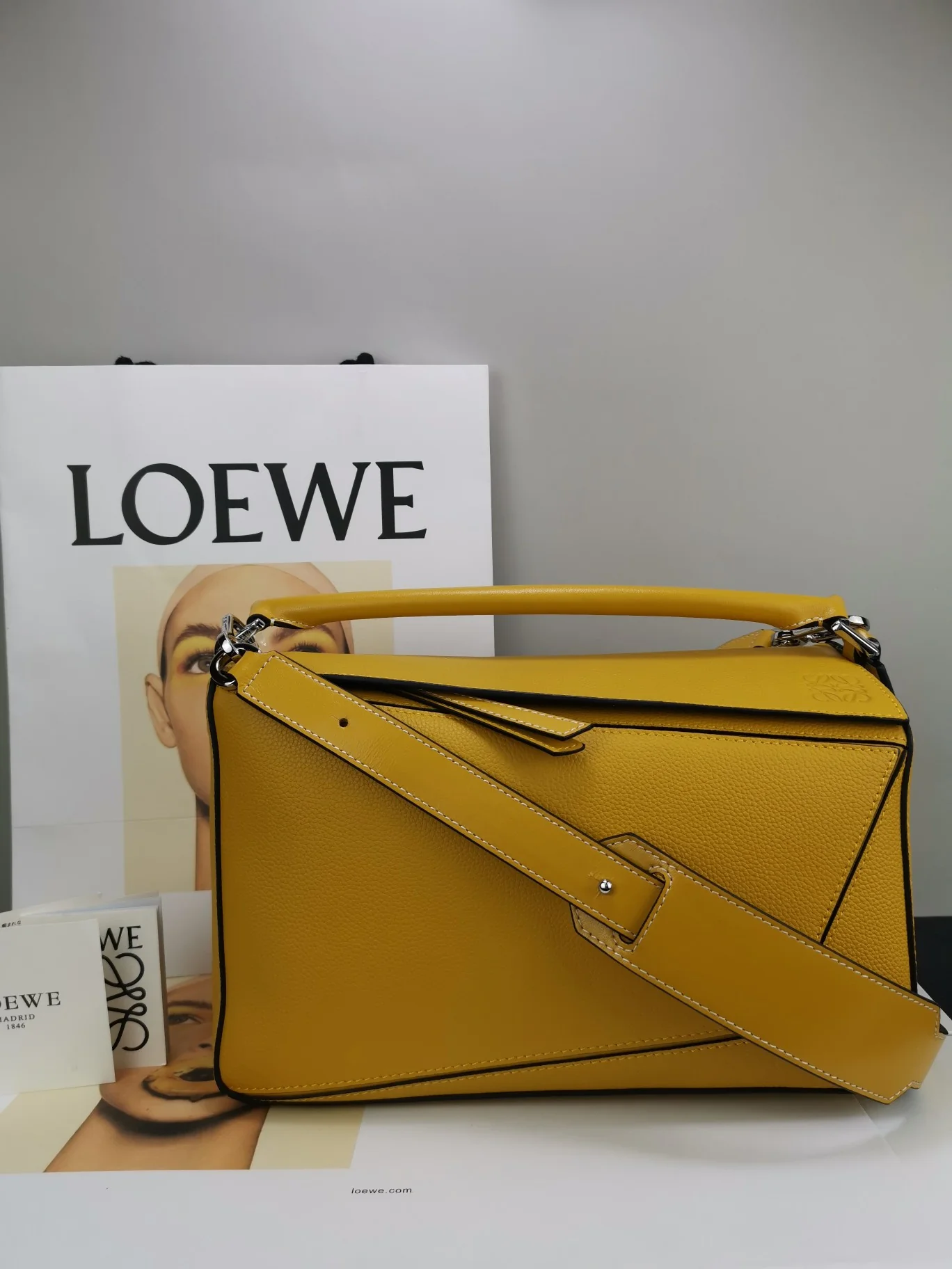 Сумка Loewe Puzzle, телячья кожа, средний размер, 17