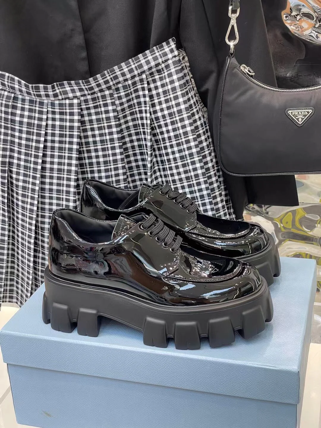 Повседневные туфли на платформе Prada 2024 - черные