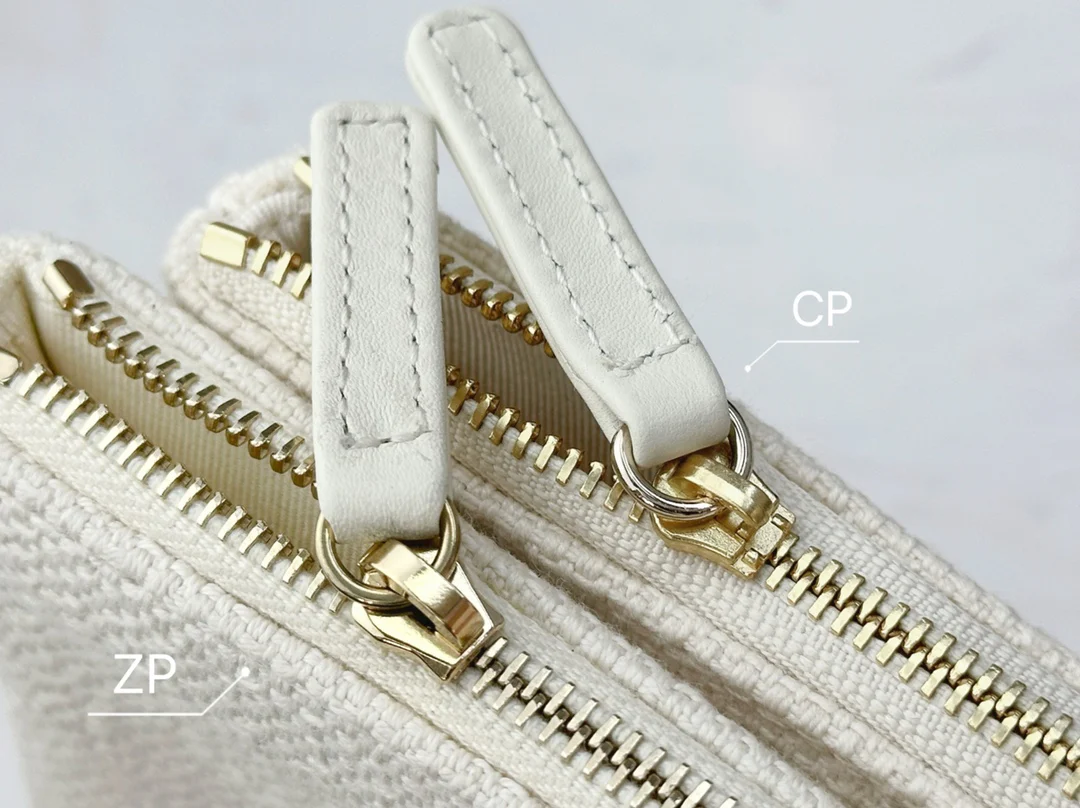 Пляжная сумка Chanel 25c, косметичка, ярко-желтая.