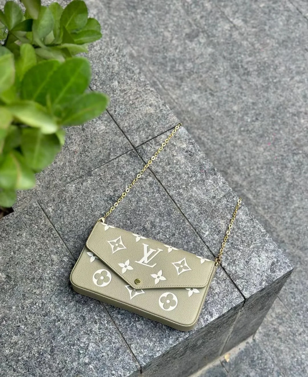 m64064-LV-felicie-pochette-зеленый травы