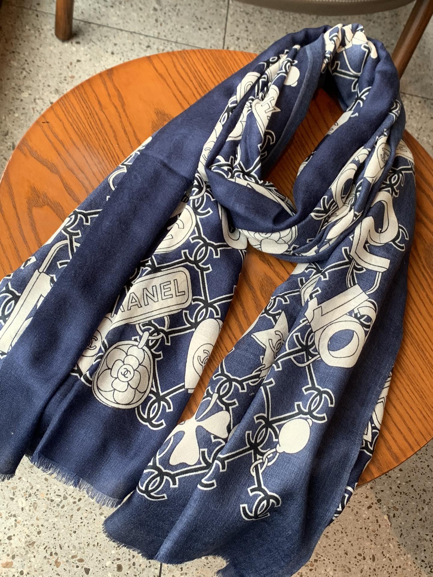 Шарф Chanel с цифровым рисунком - 100-200 см - кашемир 300 нитей.