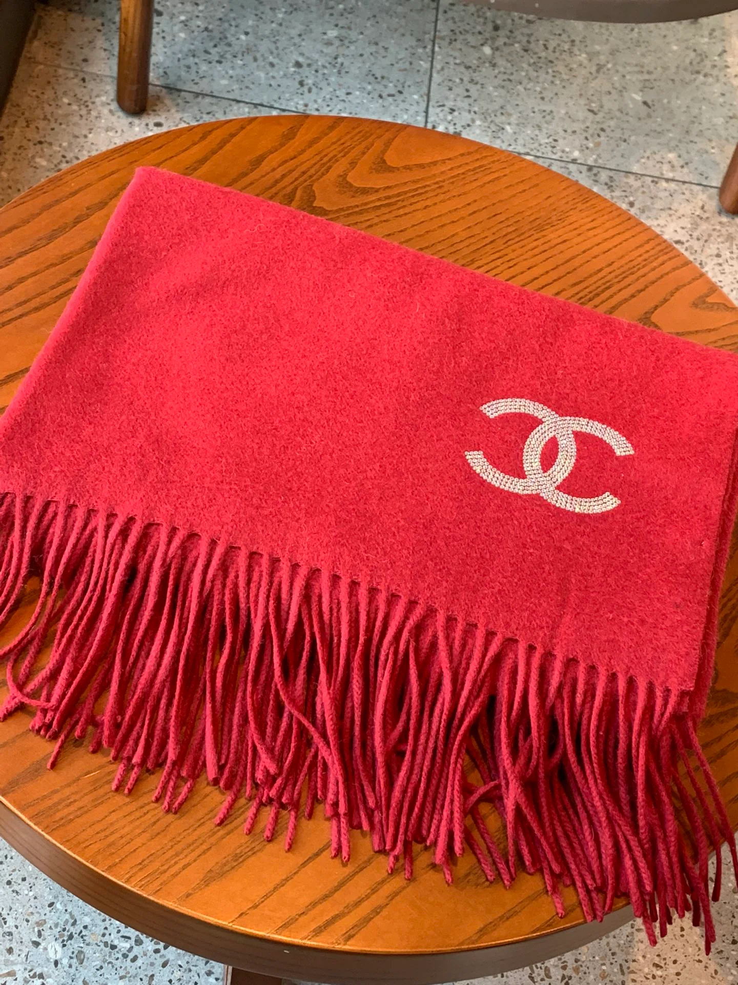 Chanel - Кашемировый шарф, украшенный бриллиантами - 180-70-102 см - Красный