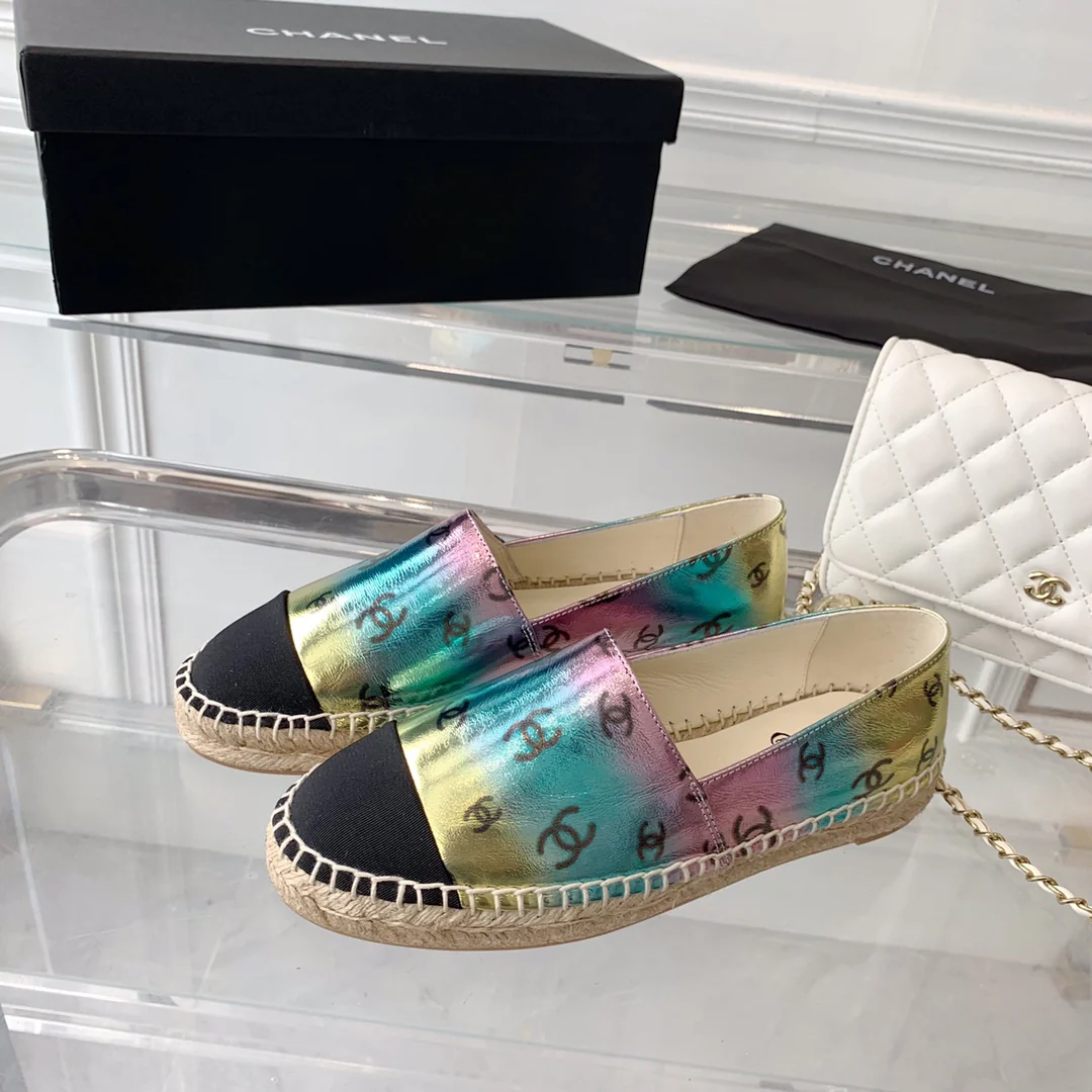 Новинка сезона весна/лето 2023 от Chanel - Переливающиеся рыбацкие туфли - Яркие