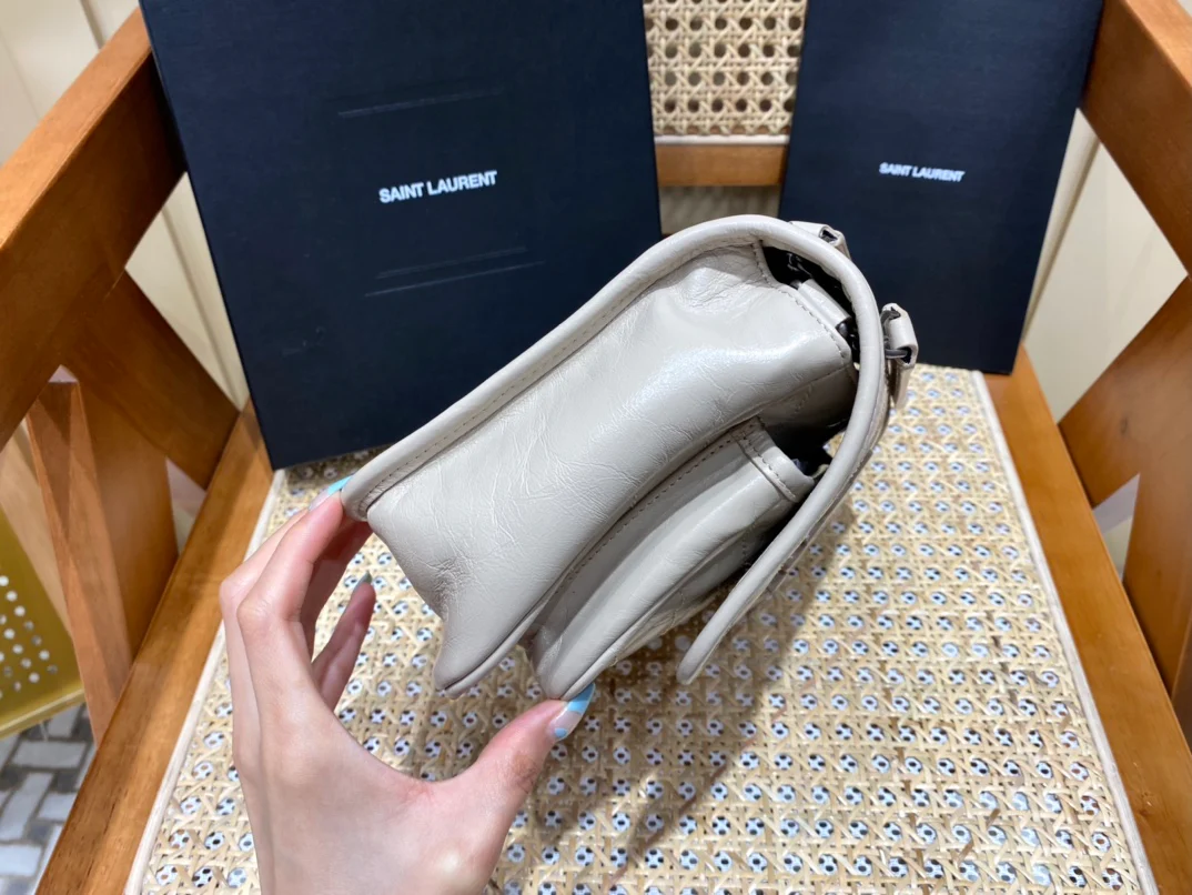 YSL Small Niki Leather - Светло-серая телячья кожа с масляной пропиткой и воском - С D-образной пряжкой - 1 шт.