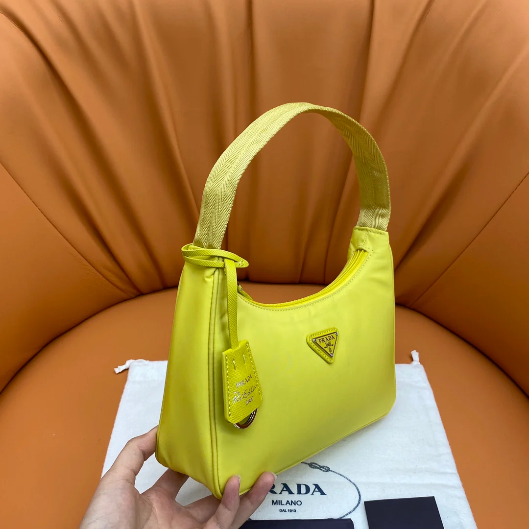 Нейлоновая сумка-хобо Prada, желтая