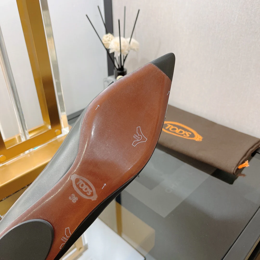 Туфли-балетки Tods с острым носком