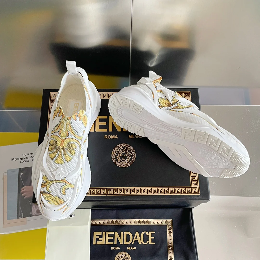 Новинка 2023 года от Fendi - кроссовки Flow Series Flyknit - коллаборация - белые