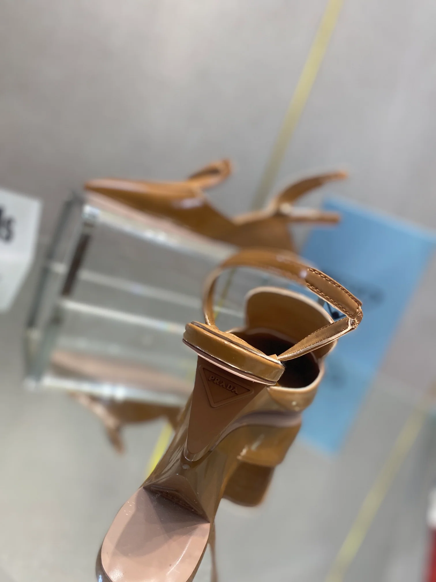 Туфли Prada - Prada - лакированные сандалии на низком каблуке - коричневые