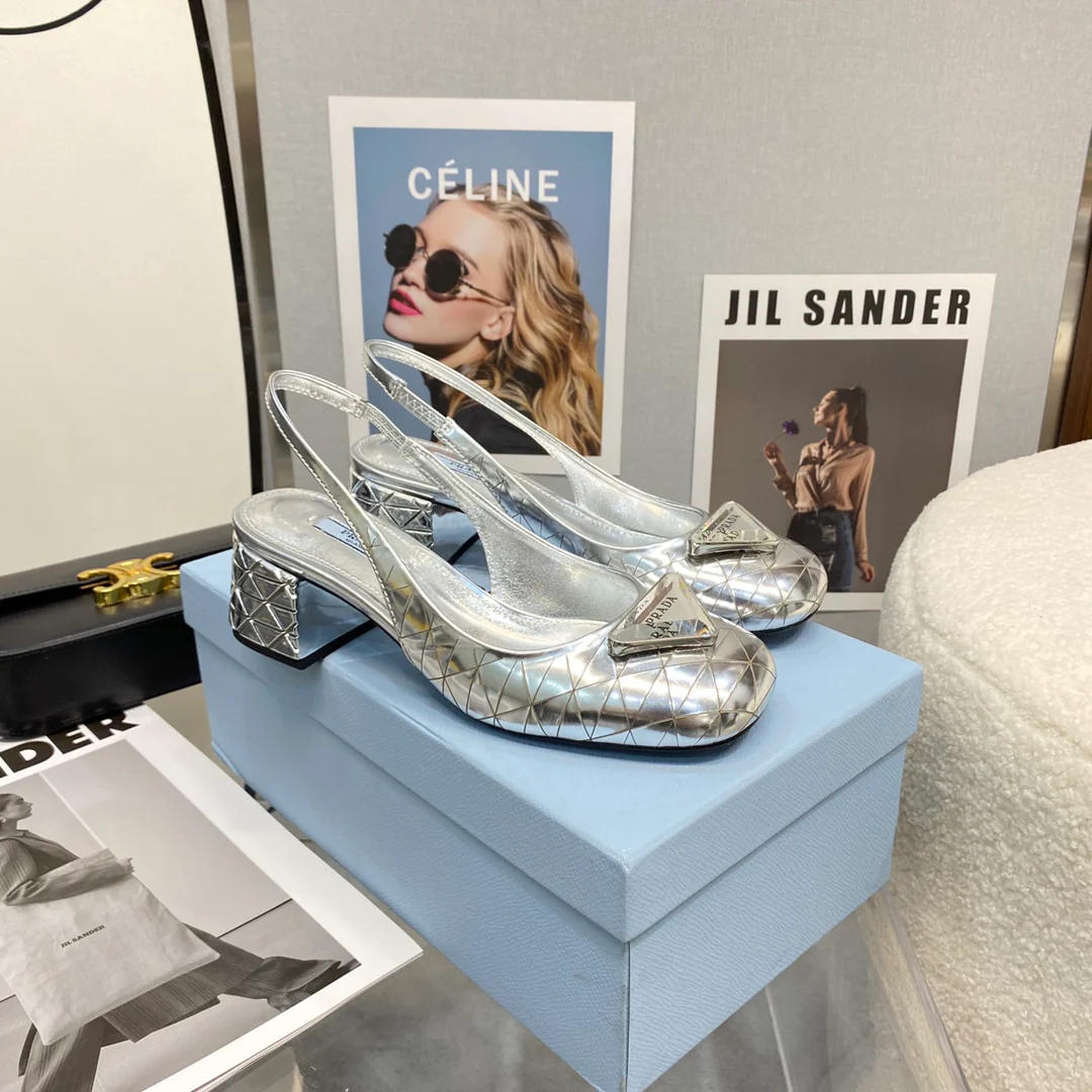 Туфли Prada - Туфли-мэри-джейн на низком каблуке от Prada - серебристые