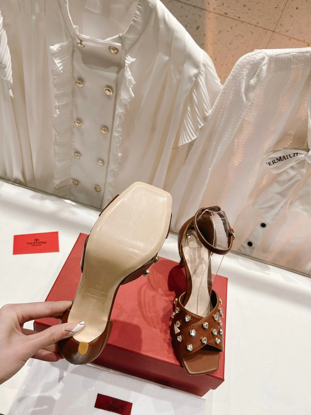 Новинка лета 2023 от Valentino - Босоножки на высоком каблуке со стразами - Коричневые - 7-5 см