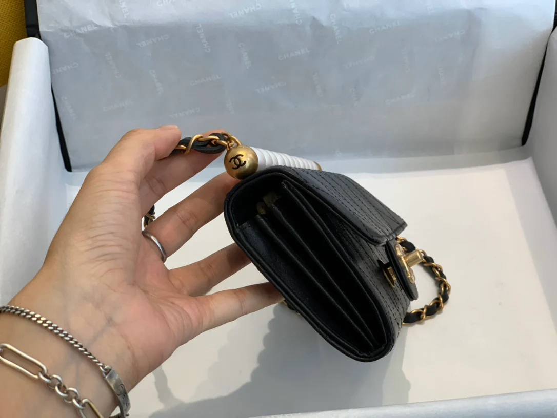 Chanel - с жемчужной цепочкой (woc)