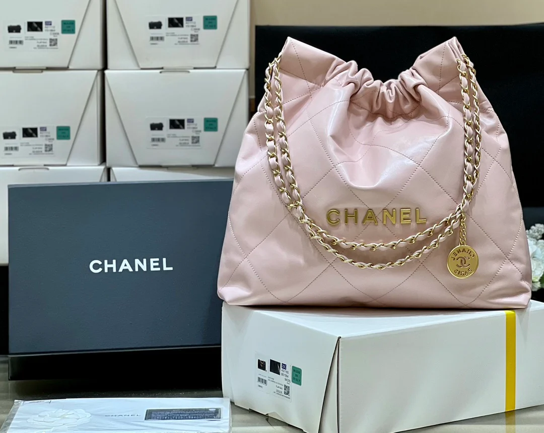 Новинка сезона весна/лето 2023 от Chanel - сумка 22 - средний размер - светло-розовый