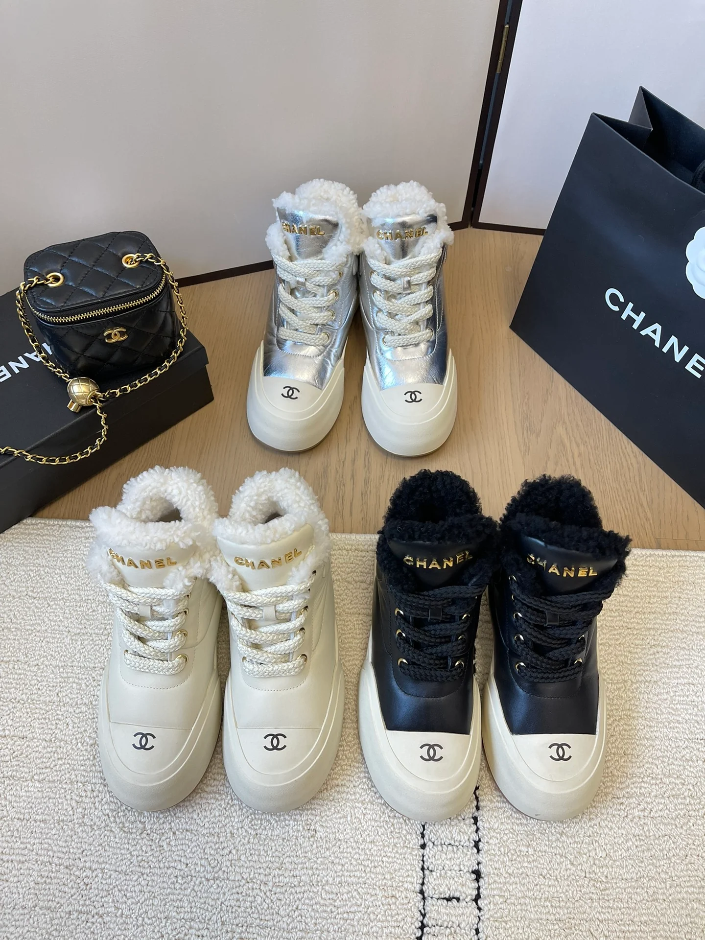 Высокие шерстяные туфли на платформе Chanel 2024 года - изображение из коллекции