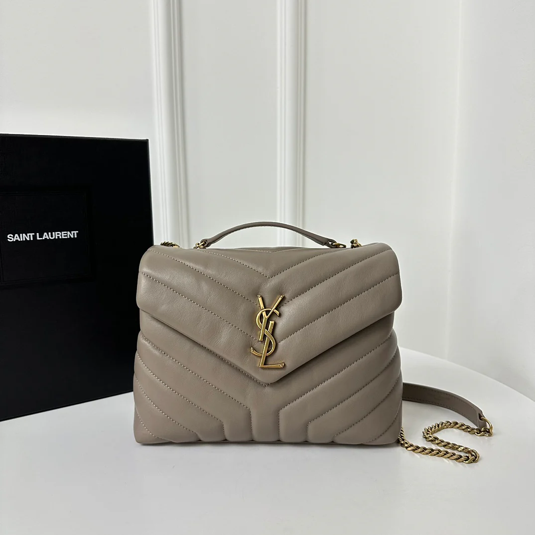 Сумка через плечо YSL Louou из стеганой телячьей кожи, 23 см, серая.