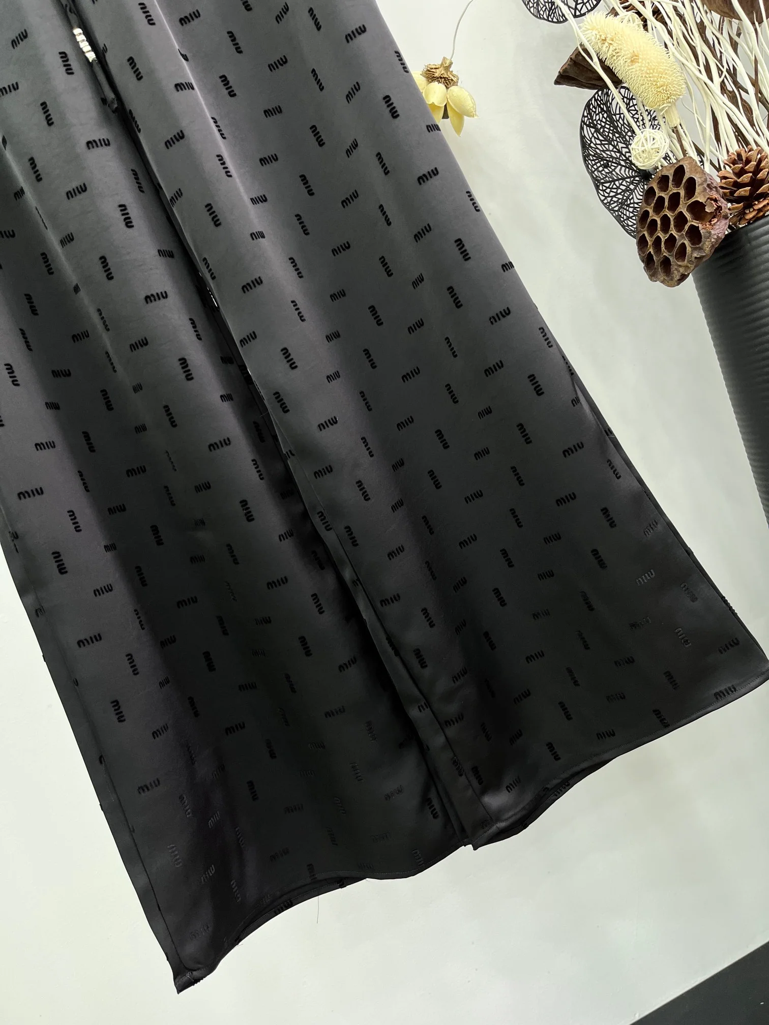 Miu Miu-2404 - Широкие повседневные брюки с завязками и надписью Miu Miu-2404