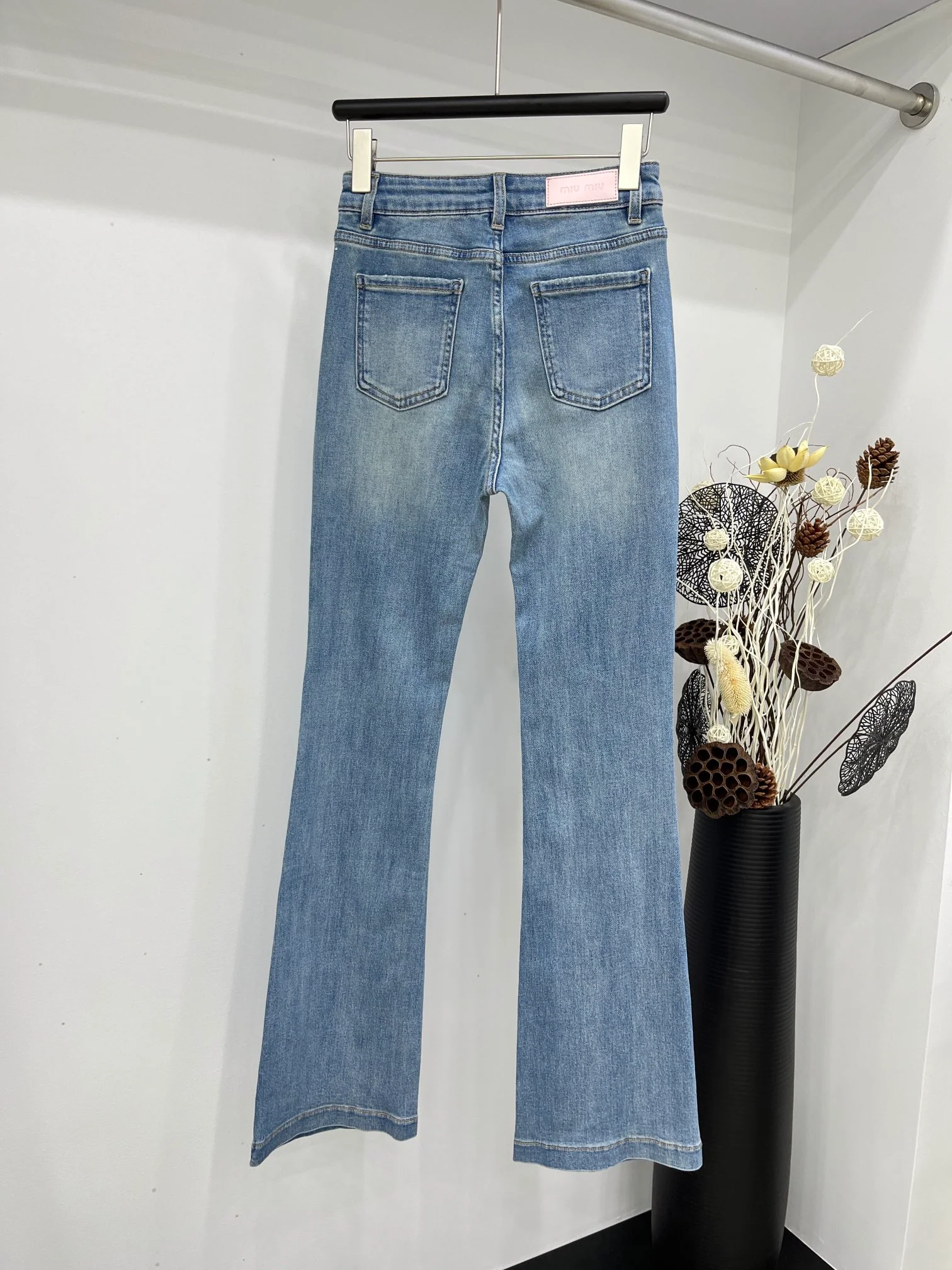 Miu Miu-2404 - Расклешенные джинсы с отделкой стразами по низу