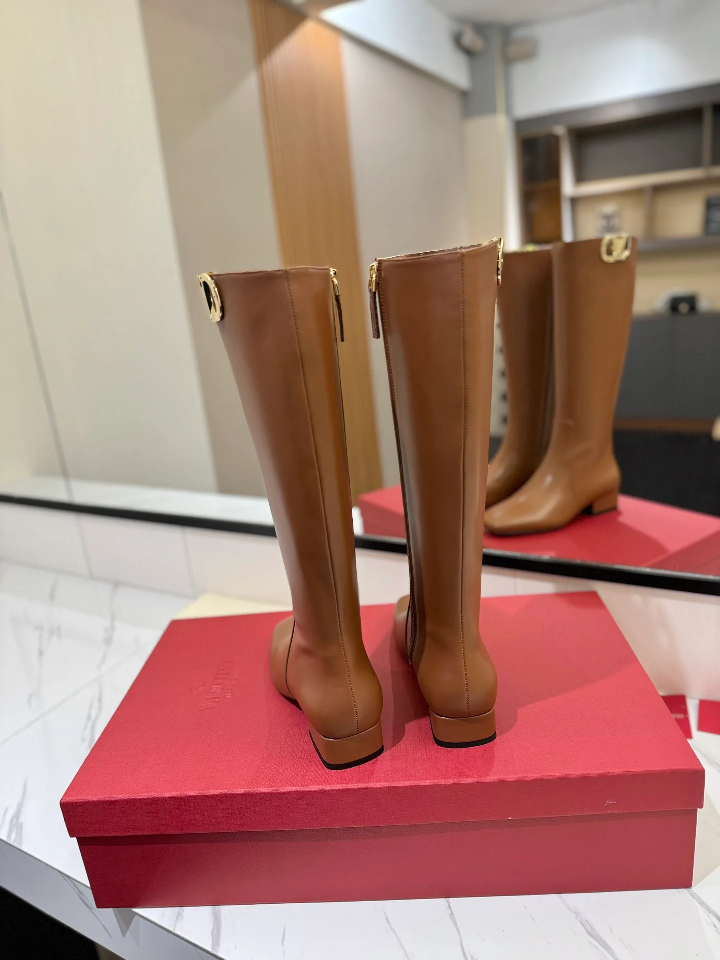 Кожаные сапоги Valentino 2024 - Кофейно-коричневый