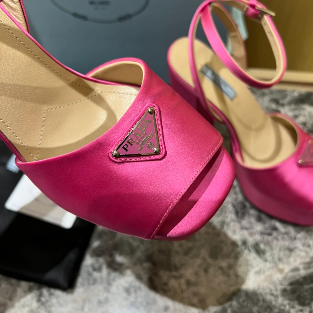 Prada - Атласные босоножки на платформе и высоком каблуке - Розовые