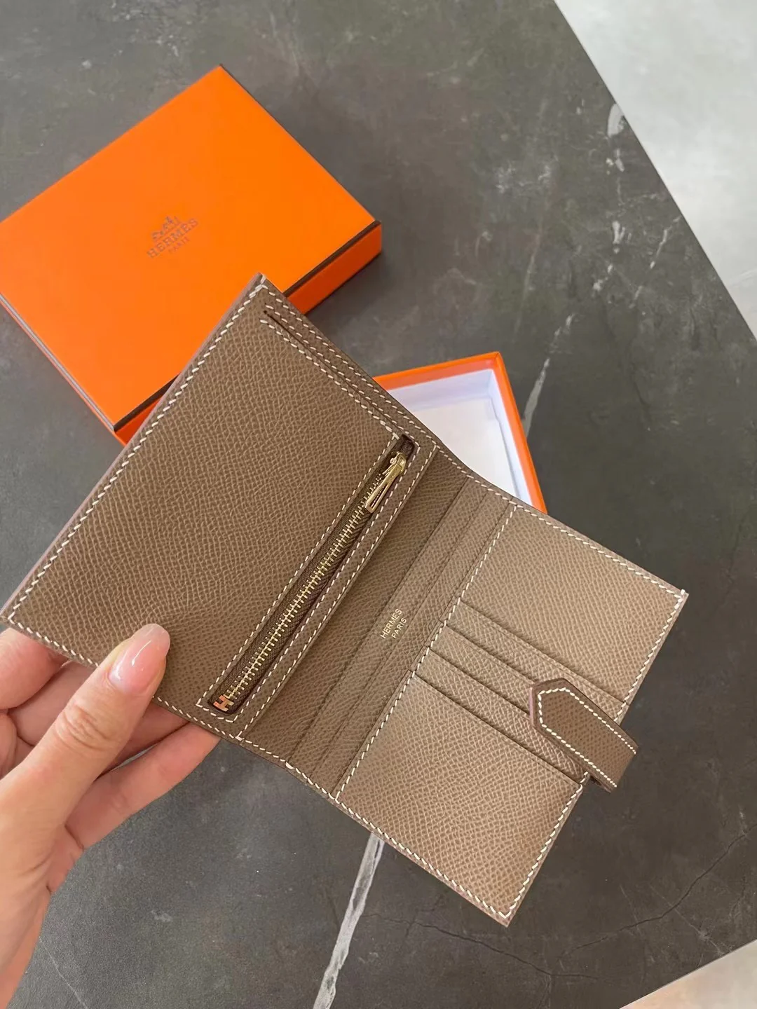 Кардхолдер/клипер Hermes Bearn - Цвет ?слоновый серый? - Золотистая фурнитура