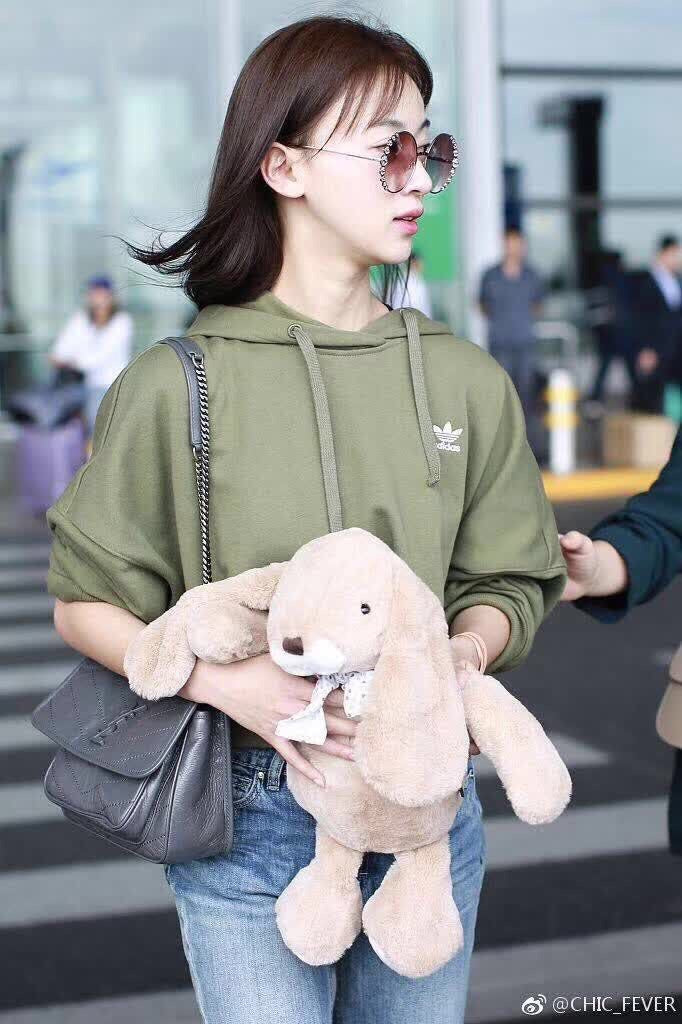 YSL - Маленькая модель Niki - Кожа коровы, обработанная маслом и воском, темно-серая - с пряжкой в ??виде D-образного кольца