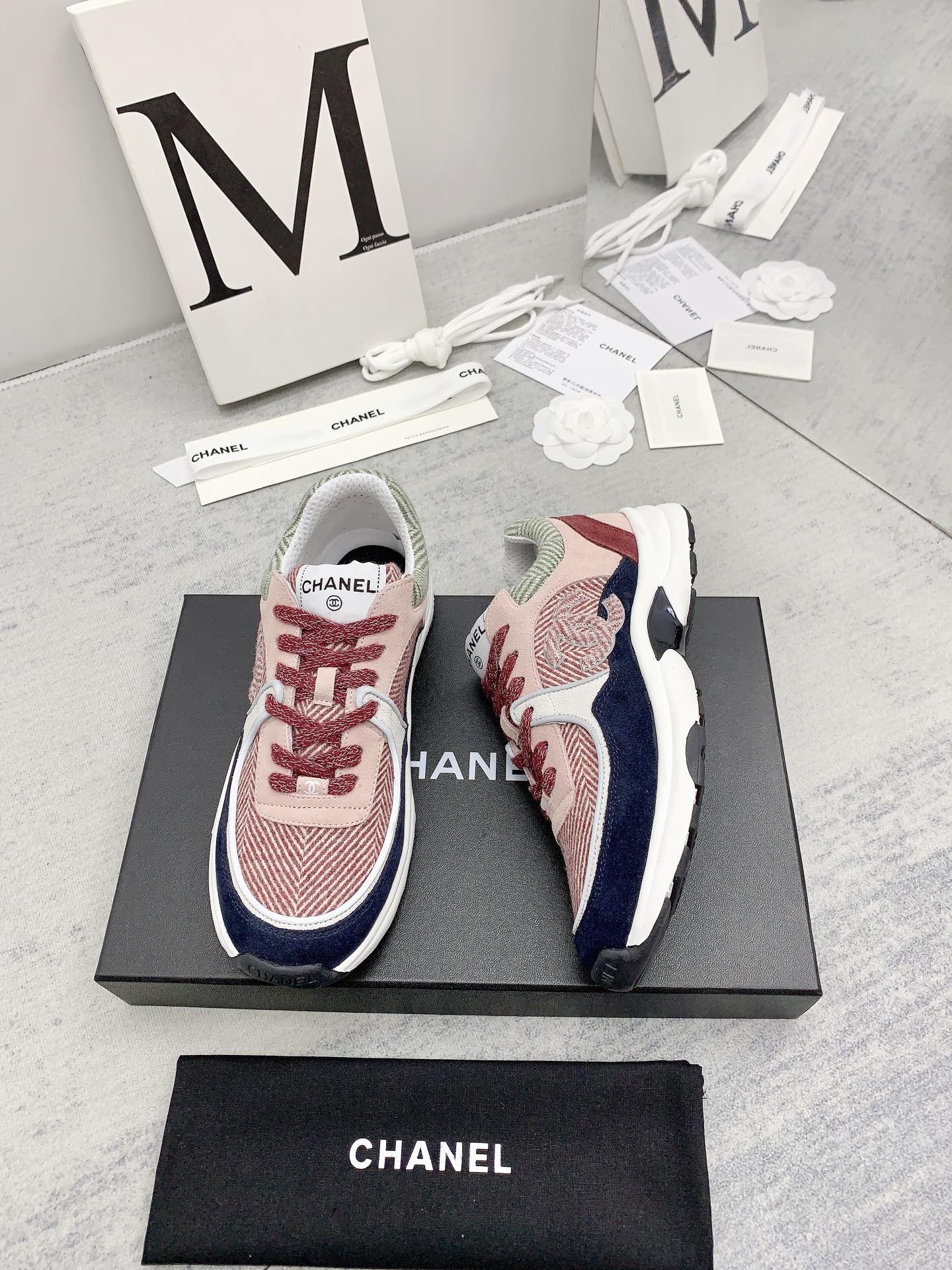 Chanel - Твидовые кроссовки в стиле пэчворк - Повседневные кроссовки - Светло-голубые