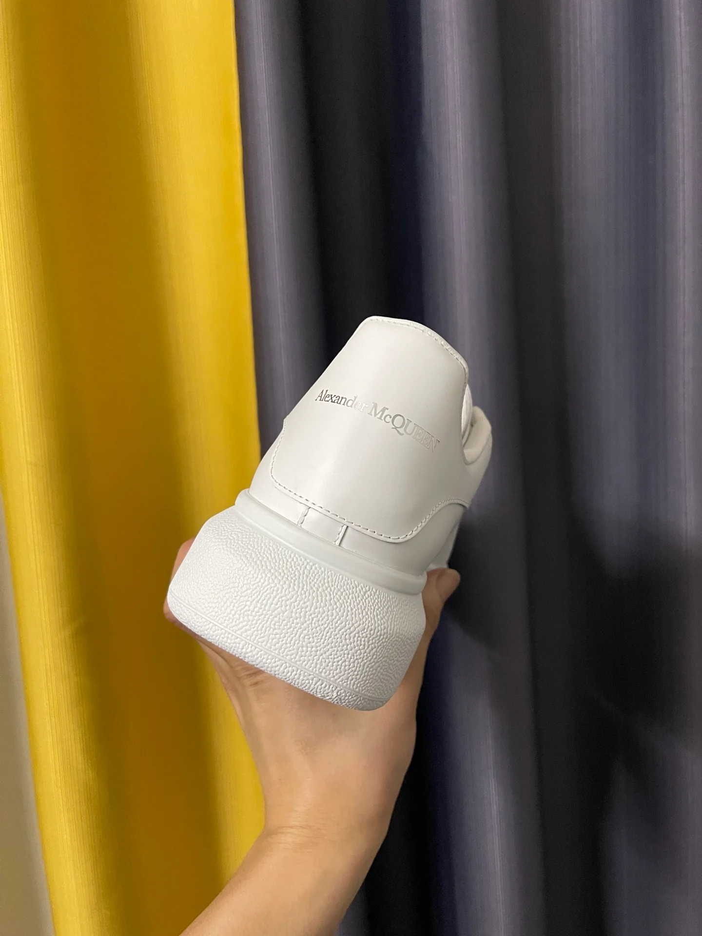 Классические белые кроссовки McQueen - унисекс - полностью из белой кожи - с острым носком